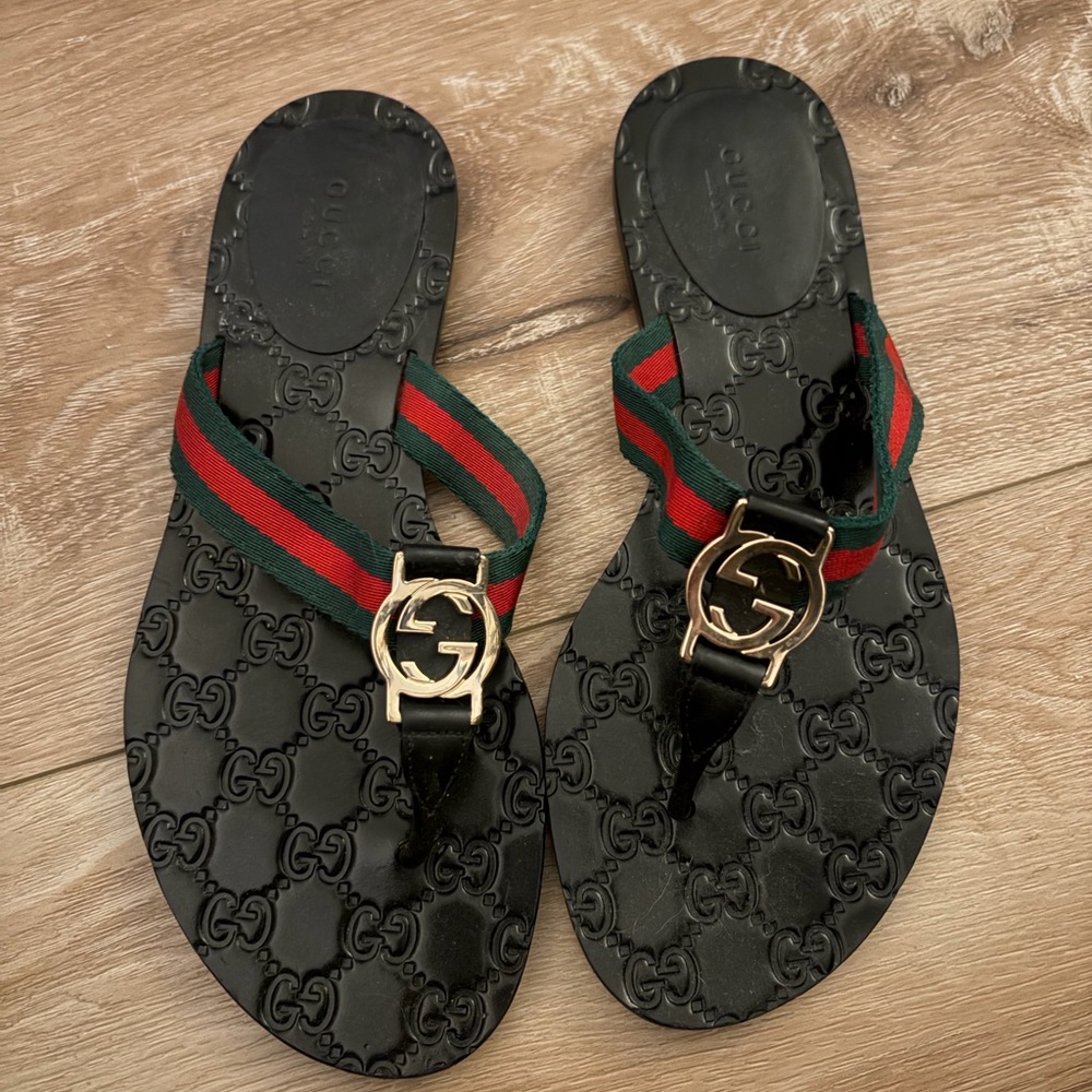 Gucci Black Sandals with Logo and Red-Green Straps